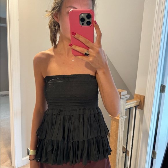 Elegant Black Ruffled Skirt - Picture 3 of 3